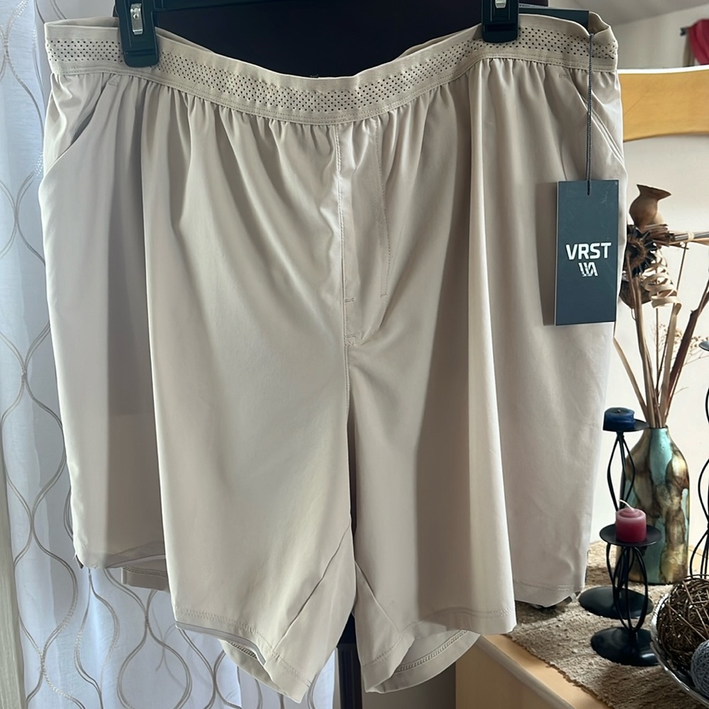 NWT Seamless reflective athletic men shorts size XXL